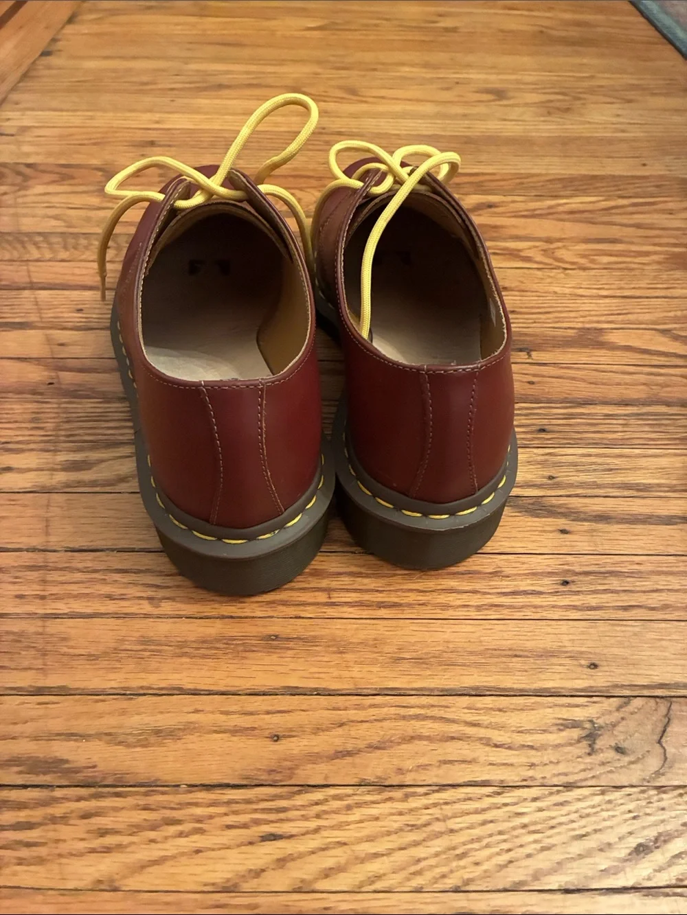 English made Doc Martens Men's Leather Derby Shoes in Burgundy men’s size 9